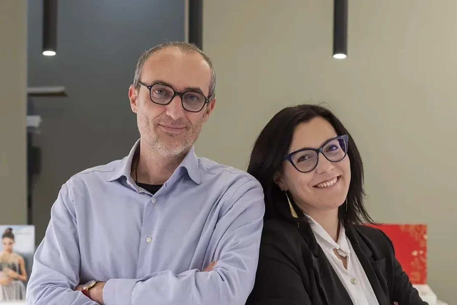 Lorenzo e Angela, titolari di Gioielleria Angela, nel loro negozio